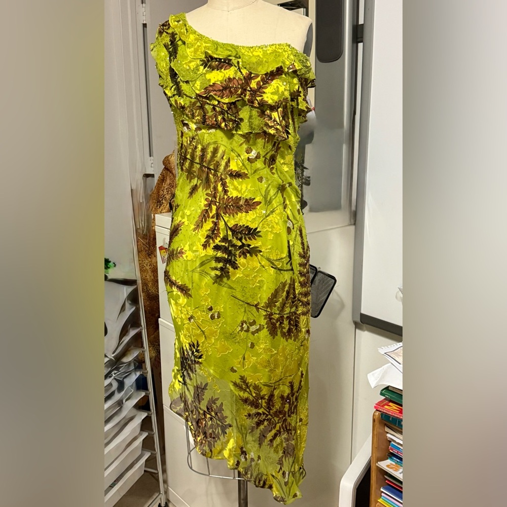 Demetrio’s yellow and brown sequence elegant dress